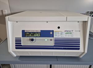 SIGMA 4K15 C Refrigerated Centrifuge with 3 Rotors